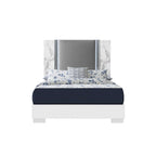Cadre de lit King lumineux HomeRoots en bois blanc et gris et similicuir