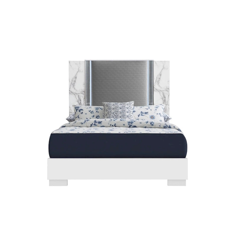 Cadre de lit King lumineux HomeRoots en bois blanc et gris et similicuir