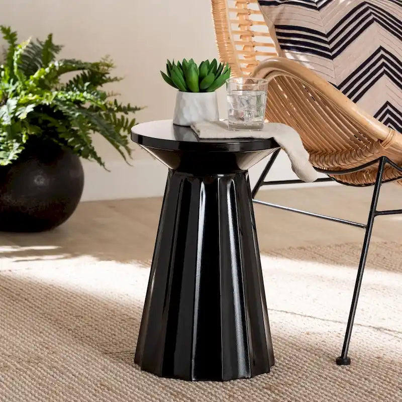 Table d'appoint Ulmer en métal festonné - Table d'appoint ronde moderne pour une utilisation intérieure ou semi-extérieure