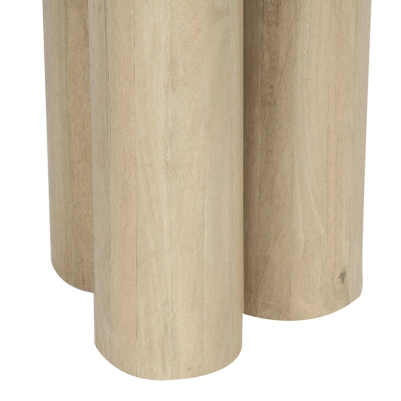 Table d'appoint Hazel à 3 pieds piliers, en bois de manguier brun naturel travaillé à la main, plateau rond de 45 cm (17,7 pouces).