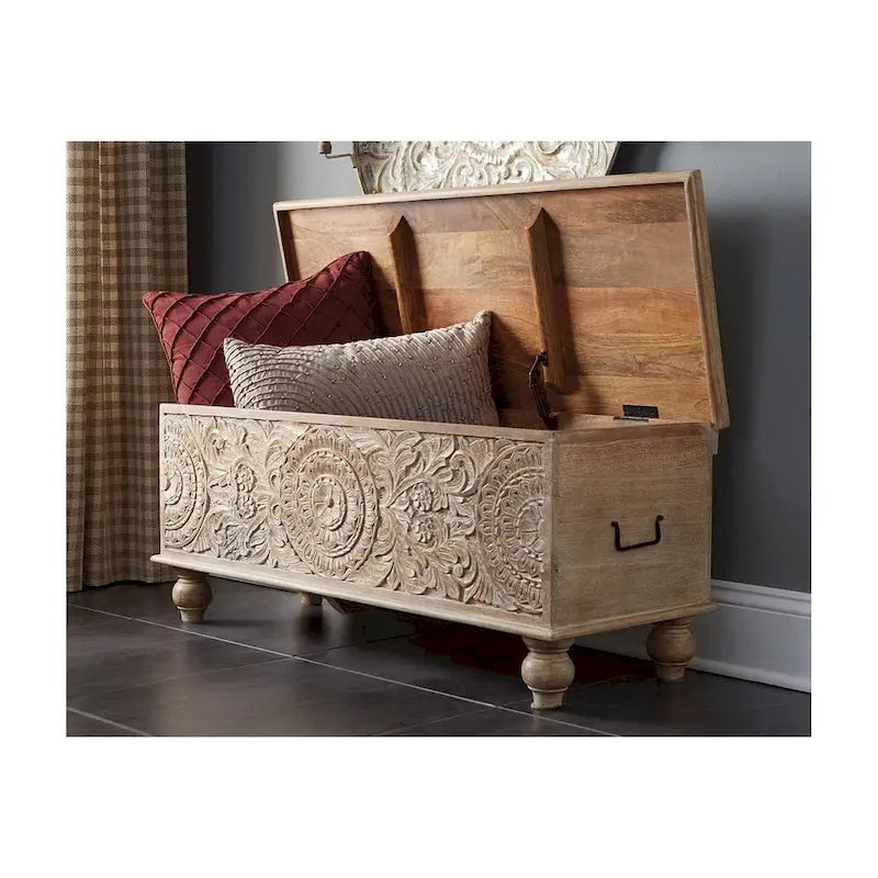 Banc de rangement Fossil Ridge Antique White à médaillon sculpté