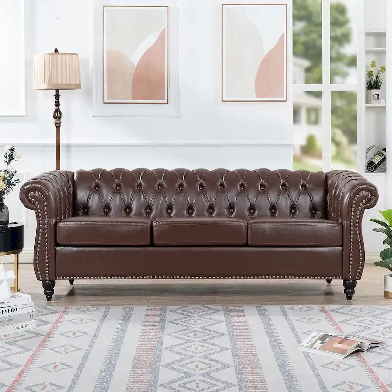 Canapé Chesterfield capitonné en similicuir avec accoudoirs roulés (84,65)