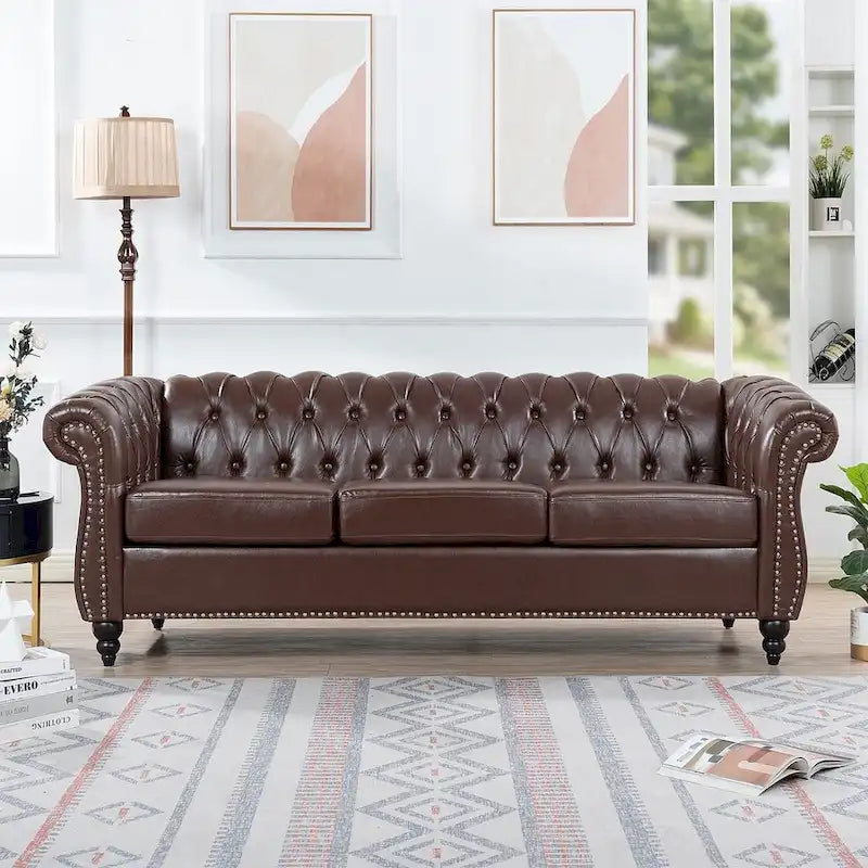 Canapé Chesterfield capitonné en similicuir avec accoudoirs roulés (84,65)