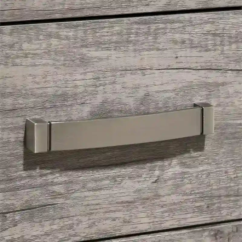 Ensemble de chambre à coucher contemporain Roundhill Furniture Floren en bois gris vieilli, comprenant un lit à panneaux, une commode, un miroir, une table de chevet et une commode