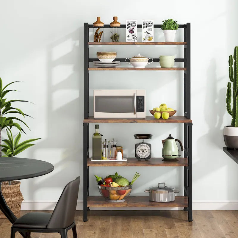Étagère de cuisine industrielle à 5 niveaux marron/noir avec support pour micro-ondes et étagère de rangement moderne blanche.