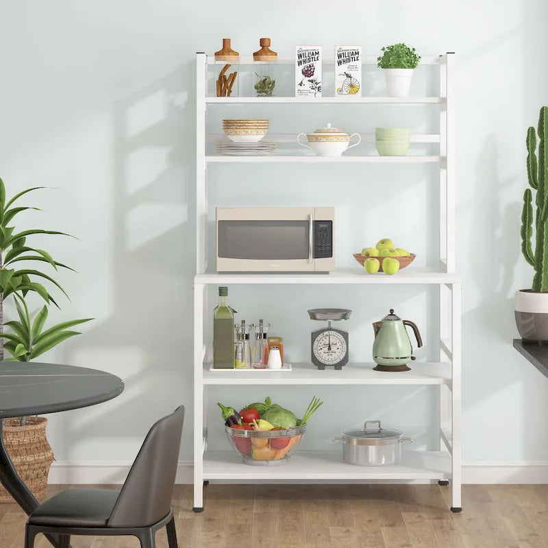 Étagère de cuisine industrielle à 5 niveaux marron/noir avec support pour micro-ondes et étagère de rangement moderne blanche.