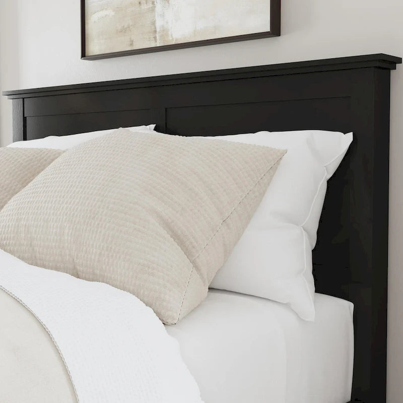 Lit Queen en bois noir Oak Park, table de chevet et commode par Homestyles