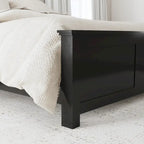 Lit Queen en bois noir Oak Park, table de chevet et commode par Homestyles