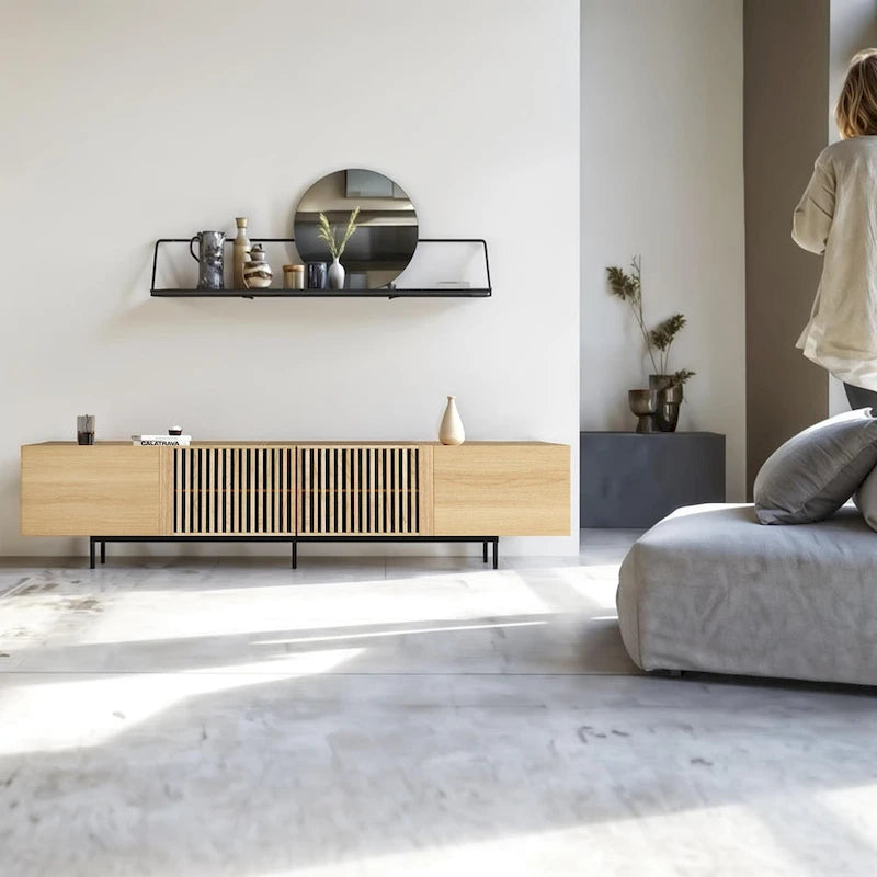 Meuble TV élégant de style moderne du milieu du siècle, pouvant accueillir des téléviseurs jusqu'à 80 pouces. Nombreux rangements pour appareils multimédias, gestion des câbles. Montage facile.