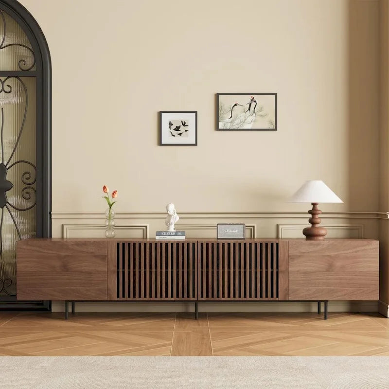 Meuble TV élégant de style moderne du milieu du siècle, pouvant accueillir des téléviseurs jusqu'à 80 pouces. Nombreux rangements pour appareils multimédias, gestion des câbles. Montage facile.